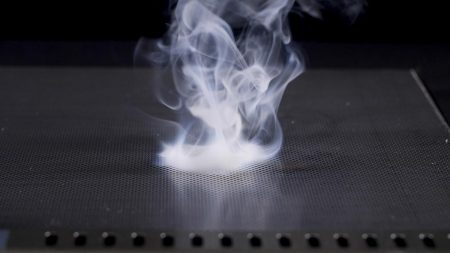 Blaze 4PRO grill Drip pan flame guard